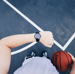 reloj híbrido en acción