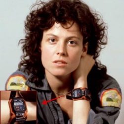 Sigourney Weaver con el Casio Alien A100
